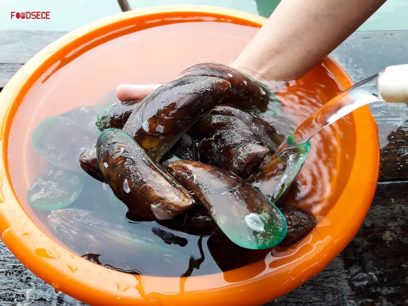 Mussels in White Wine Recipe (Clean Mussels)
